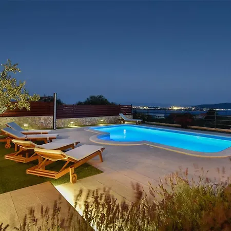 Amazing Home In Kastel Sucurac Kaštela