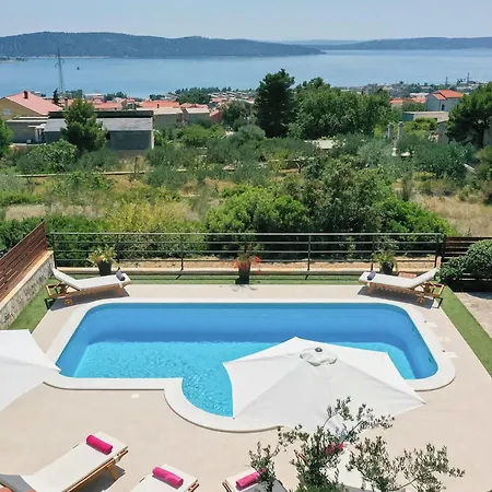 Amazing Home In Kastel Sucurac Hébergement de vacances Kaštela